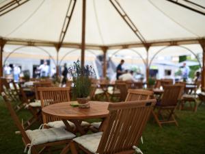 Teak Bistrotisch gross 4